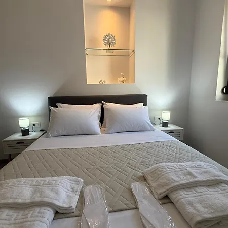 Dom wakacyjny Casa Di Keti - Modern With Private Yard ,3 Min To The *