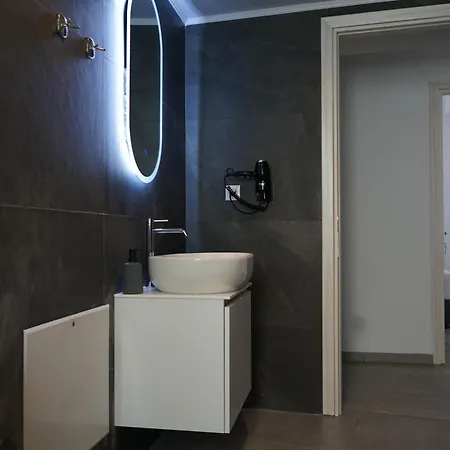 Dom wakacyjny Casa Di Keti - Modern With Private Yard ,3 Min To The