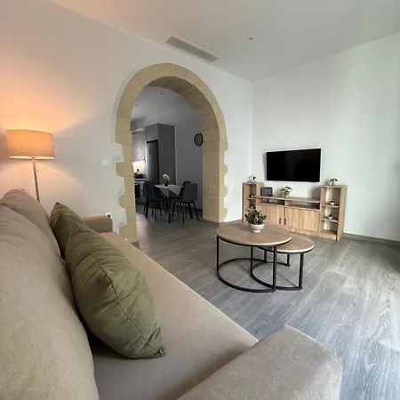 Casa Di Keti - Modern With Private Yard ,3 Min To The
